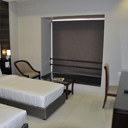Hotel Dolphin Sambalpur Eksteriør bilde