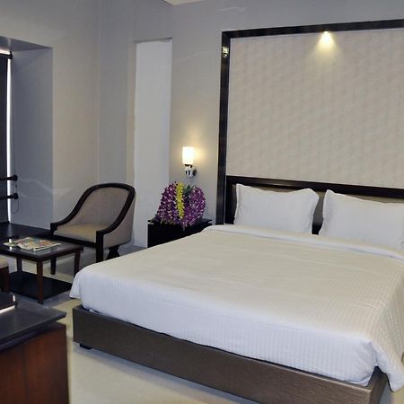 Hotel Dolphin Sambalpur Eksteriør bilde