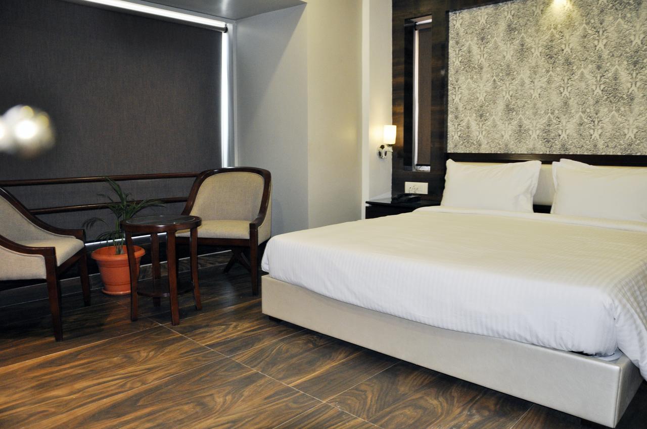 Hotel Dolphin Sambalpur Eksteriør bilde