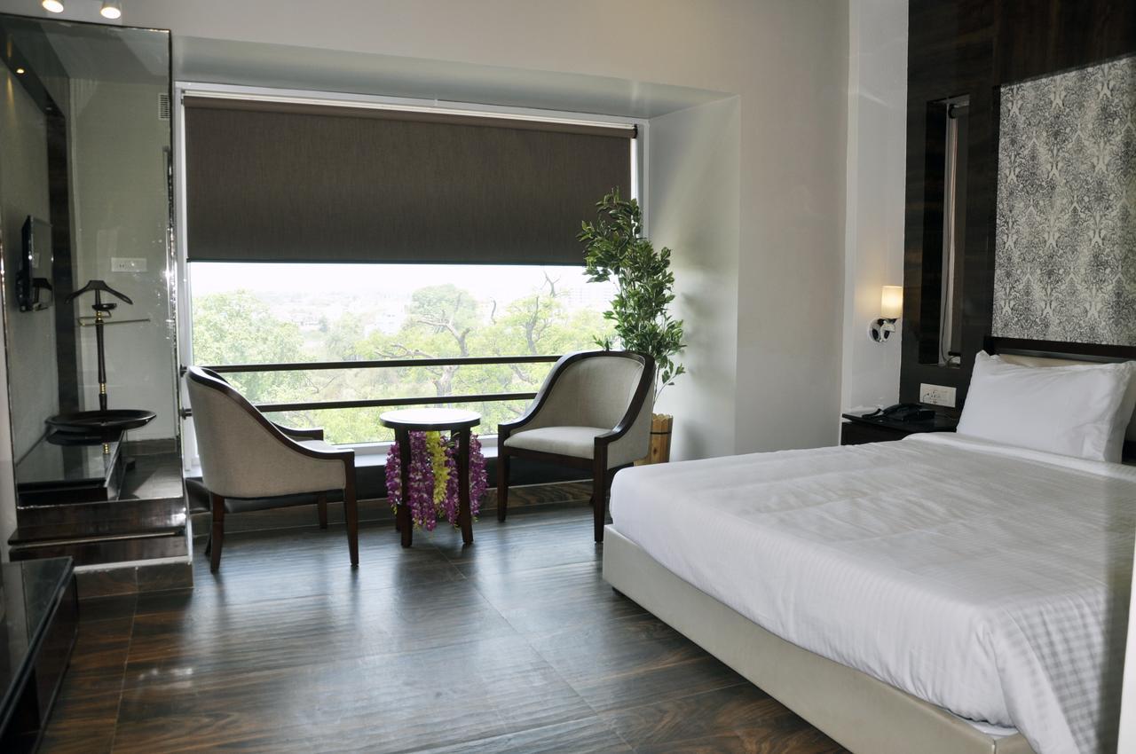Hotel Dolphin Sambalpur Eksteriør bilde