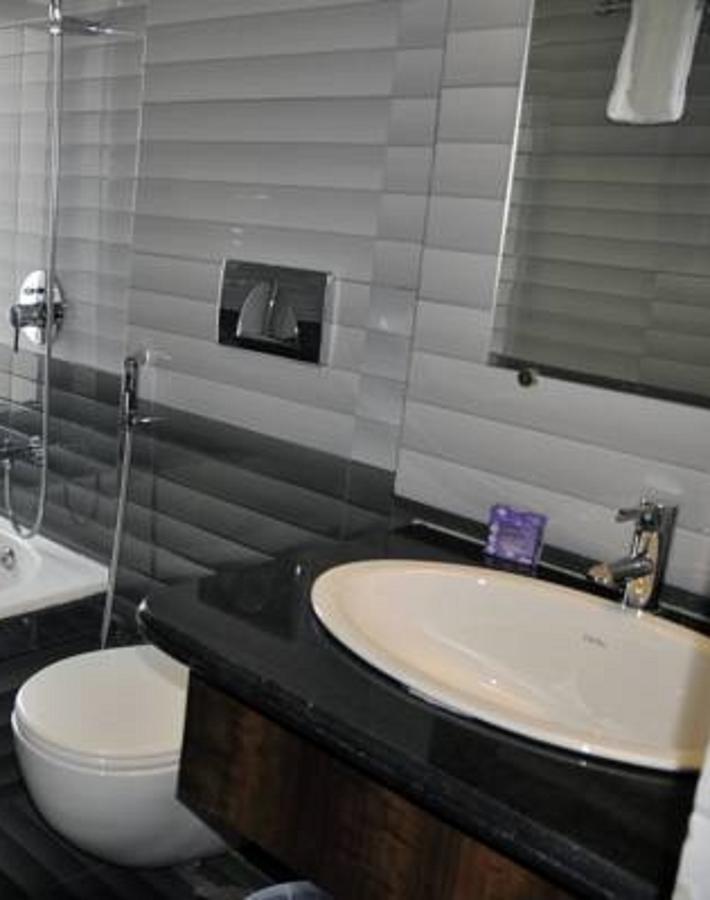 Hotel Dolphin Sambalpur Eksteriør bilde