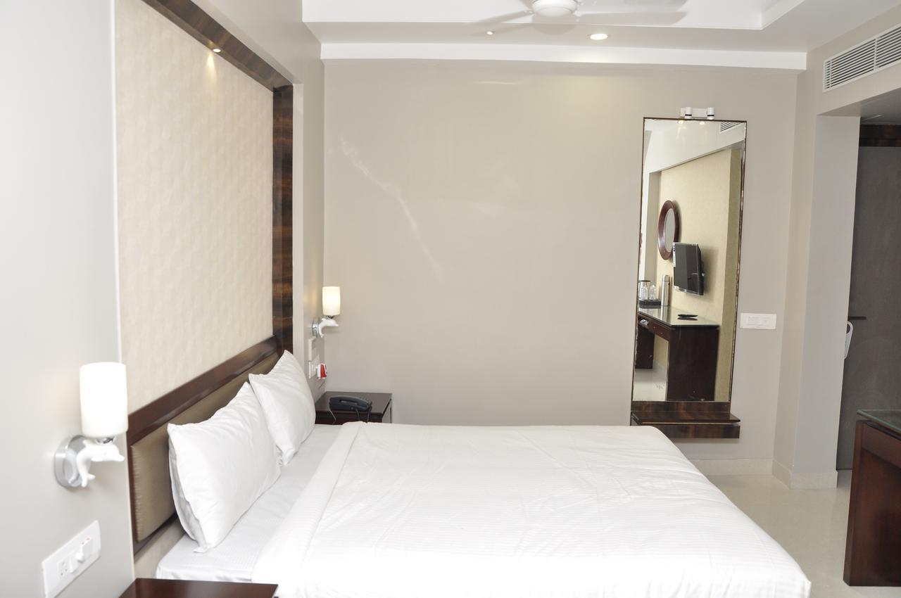 Hotel Dolphin Sambalpur Eksteriør bilde